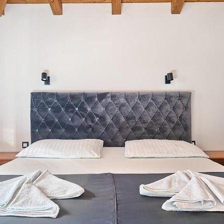 Kamp Lunga + Hotel Jezera Buitenkant foto