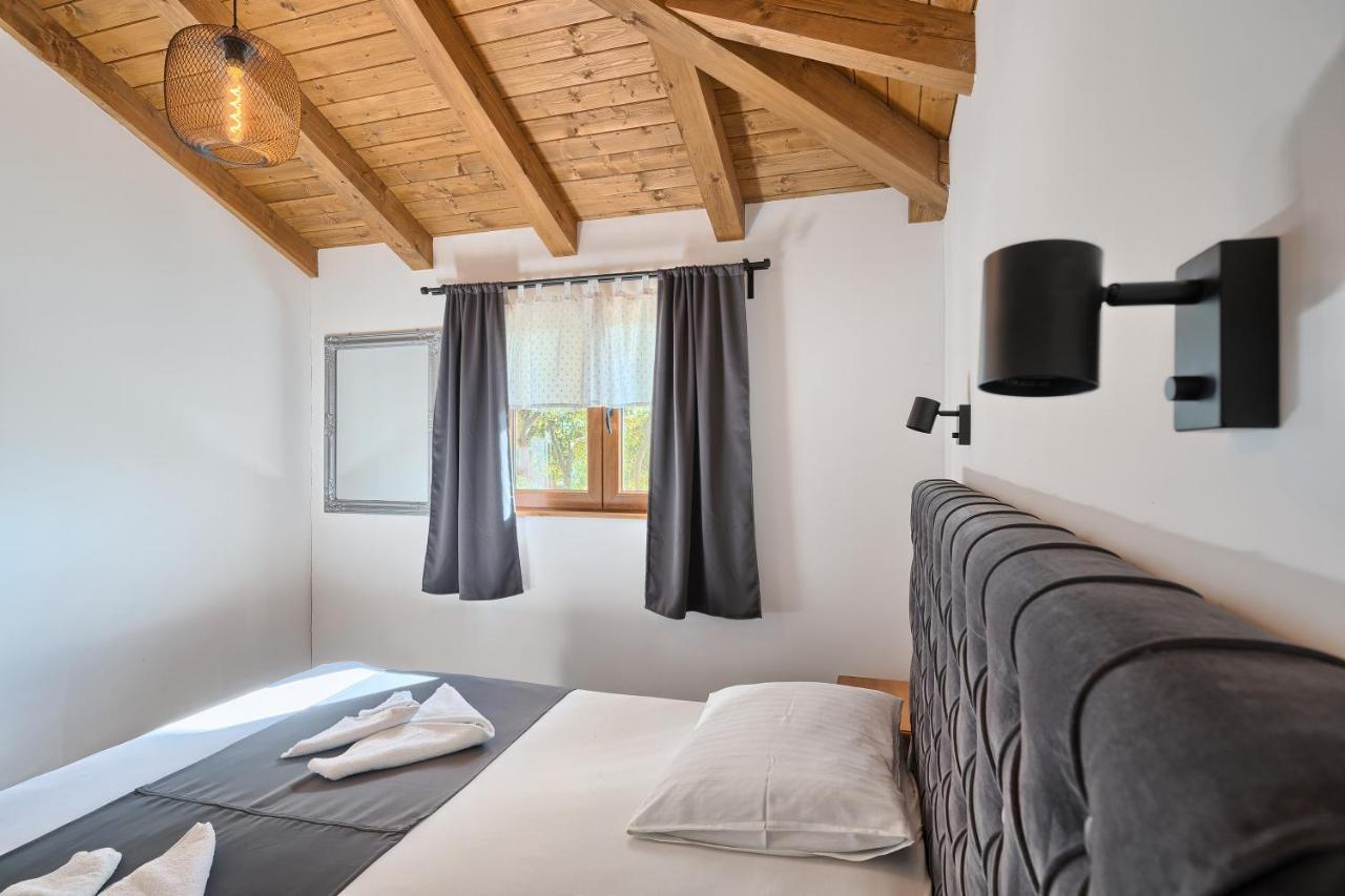 Kamp Lunga + Hotel Jezera Buitenkant foto
